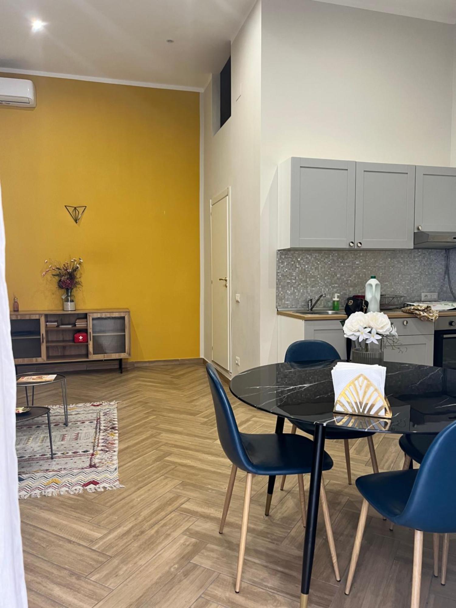 Scio' Apartment-centro Storico- Napels