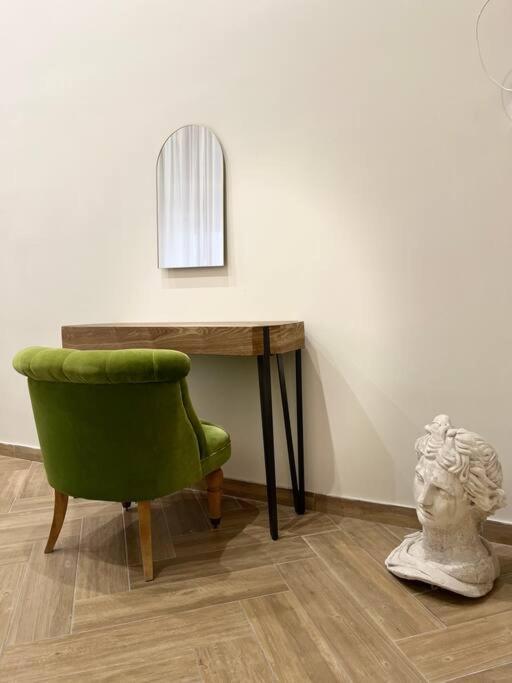 Scio' Apartment-centro Storico- Napels